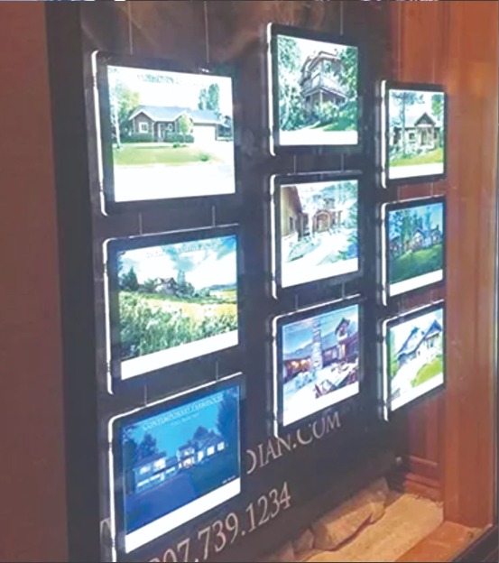 Display de LED em Vitrine Comercial com iluminacao em backlight