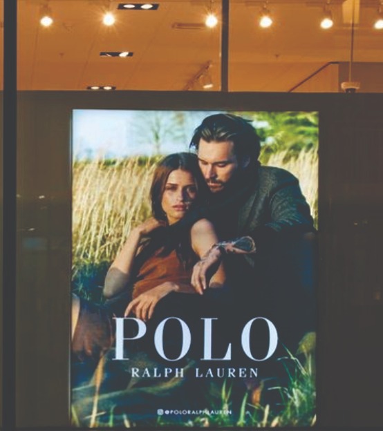 Tela tensionada comercial com iluminação LED backlight e painel colorido