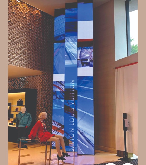 Frame backlight com iluminação LED para comunicação visual em shopping center