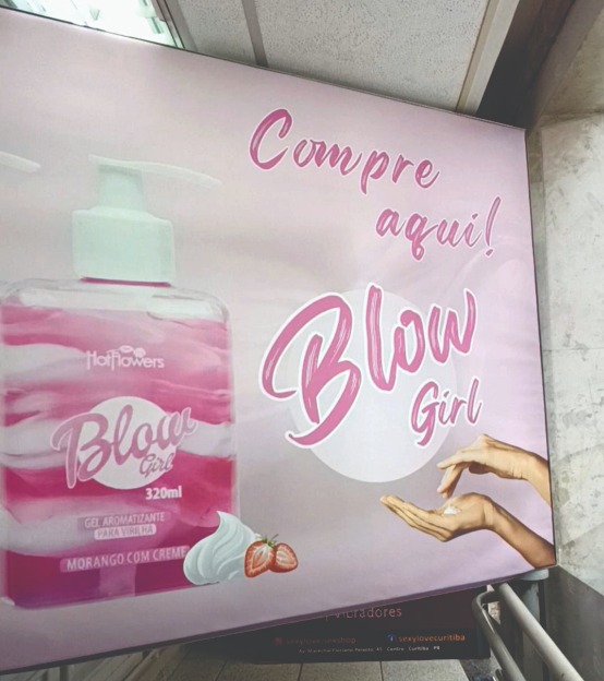 Tela tensionada comercial colorida grande para divulgacao