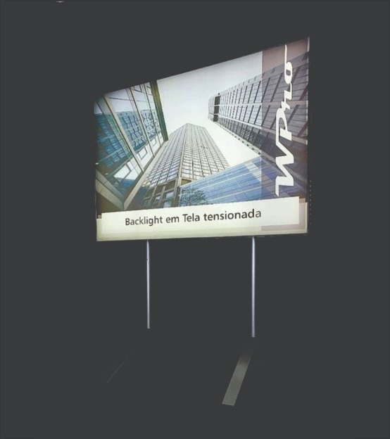 Totem com tela tensionada comercial com iluminação LED backlight e painel colorido