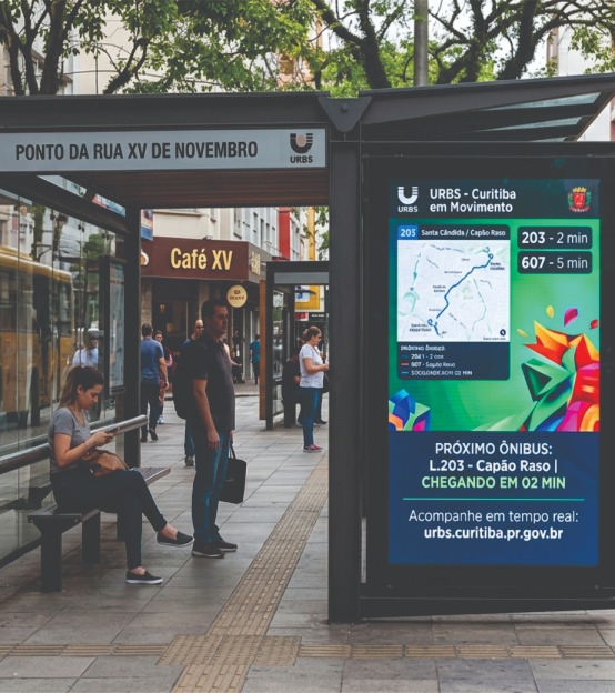 Painel de ponto de ônibus com iluminação backlight e mobiliário urbano