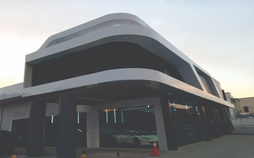Revestimento em ACM 3D com volumetria aplicada em projeto de arquitetura e design