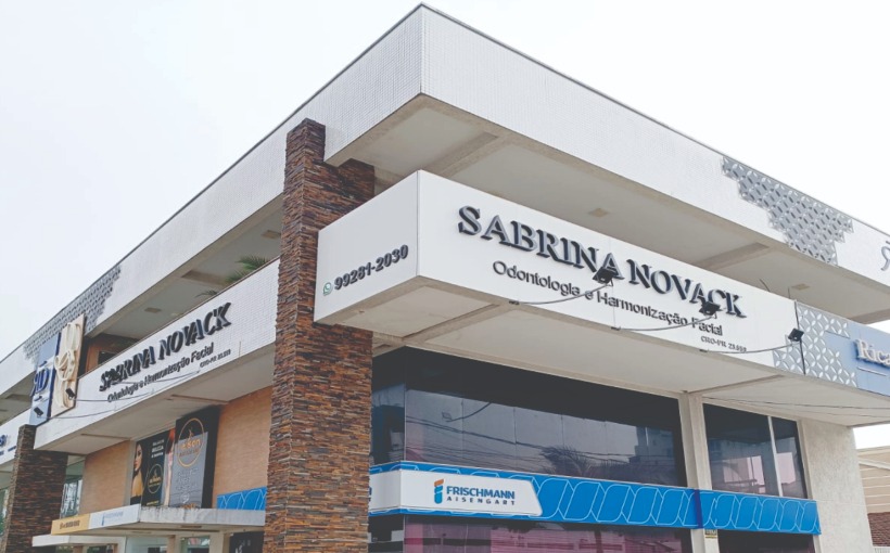 Fachada em ACM 3D com letras em relevo e design