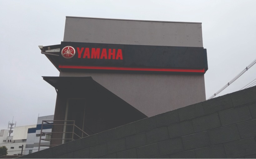 Fachada Yamaha com letras em acrílico para identificação comercial