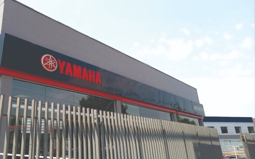 Fachada Yamaha com letras em acrílico para identificação comercial