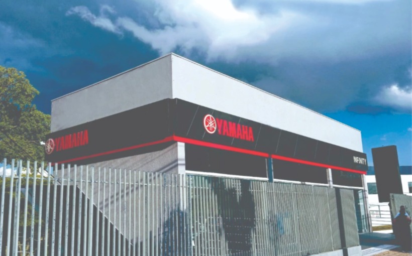 Fachada Yamaha com letras em acrílico para identificação comercial