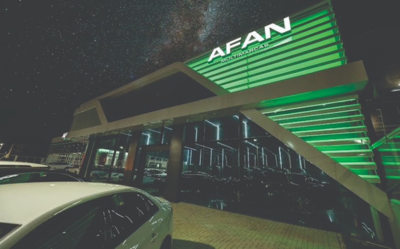 Fachada em ACM 3D com letras em relevo e design com iluminacao backlight de led