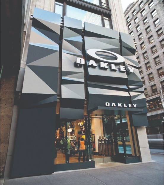 Fachada em ACM 3D com letras em relevo e design Oakley